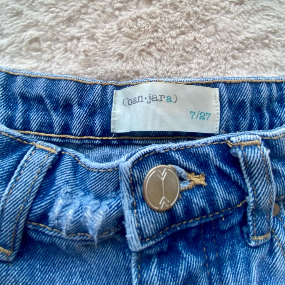 Ban.Jara Hi Rise Medium Wash Button Fly Distressed Denim Shorts Size 7 - Picture 3 of 5